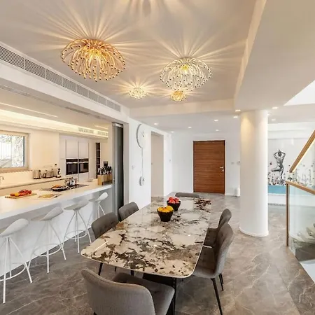 6 Bedroom Prestige *