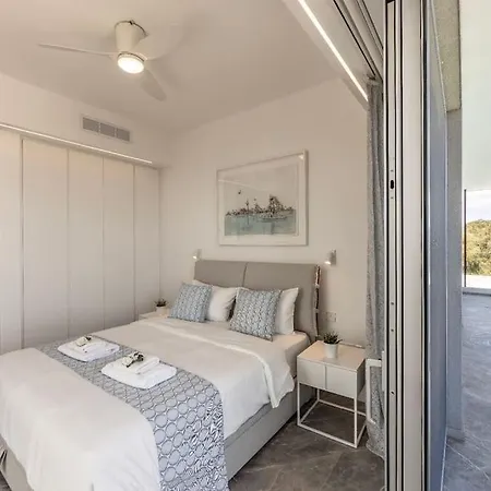 Holiday home 6 Bedroom Prestige *