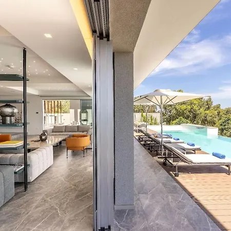 6 Bedroom Prestige Holiday home