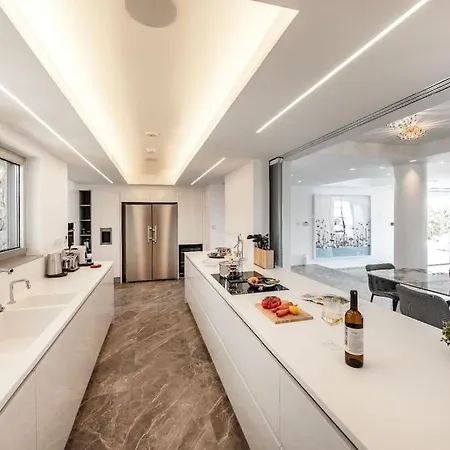 Holiday home 6 Bedroom Prestige