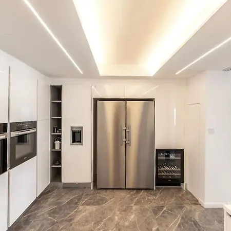 6 Bedroom Prestige